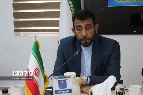 نشست صمیمی رئیس مرکز اطلاع‌رسانی و روابط عمومی وزارت آموزش و پرورش با کارشناسان در بوشهر