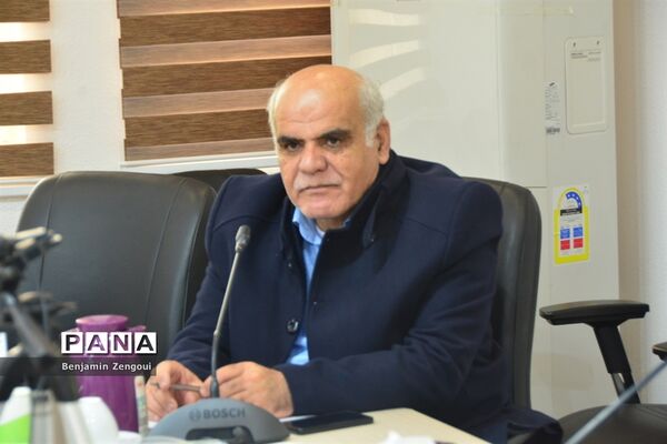 نشست صمیمی رئیس مرکز اطلاع‌رسانی و روابط عمومی وزارت آموزش و پرورش با کارشناسان در بوشهر