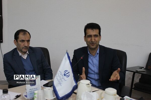 نشست صمیمی رئیس مرکز اطلاع‌رسانی و روابط عمومی وزارت آموزش و پرورش با کارشناسان در بوشهر