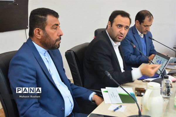 نشست صمیمی رئیس مرکز اطلاع‌رسانی و روابط عمومی وزارت آموزش و پرورش با کارشناسان در بوشهر