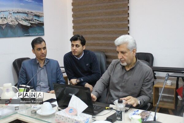 نشست صمیمی رئیس مرکز اطلاع‌رسانی و روابط عمومی وزارت آموزش و پرورش با کارشناسان در بوشهر