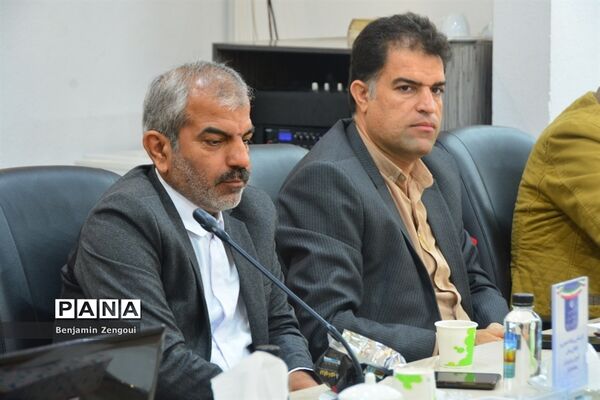 نشست صمیمی رئیس مرکز اطلاع‌رسانی و روابط عمومی وزارت آموزش و پرورش با کارشناسان در بوشهر
