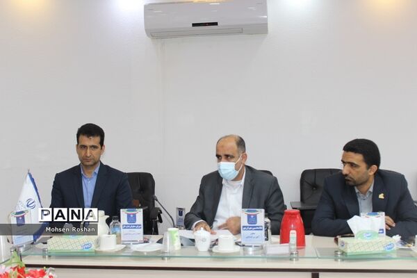 نشست صمیمی رئیس مرکز اطلاع‌رسانی و روابط عمومی وزارت آموزش و پرورش با کارشناسان در بوشهر