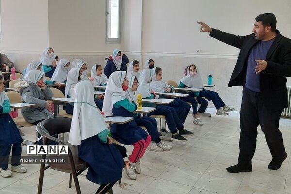 کارگاه فن‌بیان و اعتمادبه نفس در دبستان سما یک رودهن