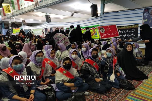 اجتماع بزرگ دهه نودی‌ها و همخوانی سرود سلام فرمانده و رفیق شهیدم