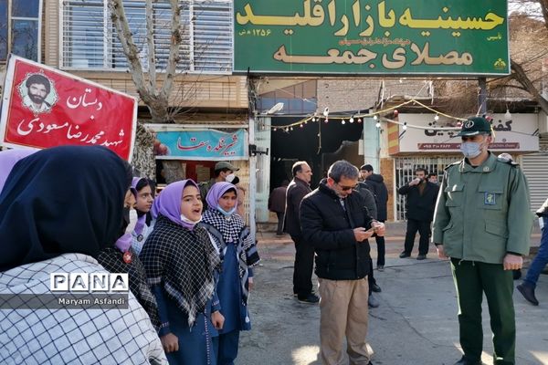 اجتماع بزرگ دهه نودی‌ها و همخوانی سرود سلام فرمانده و رفیق شهیدم