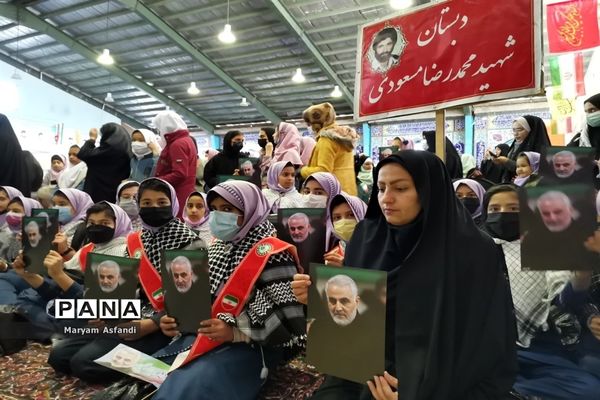 اجتماع بزرگ دهه نودی‌ها و همخوانی سرود سلام فرمانده و رفیق شهیدم