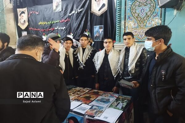اجتماع بزرگ دهه نودی‌ها و همخوانی سرود سلام فرمانده و رفیق شهیدم