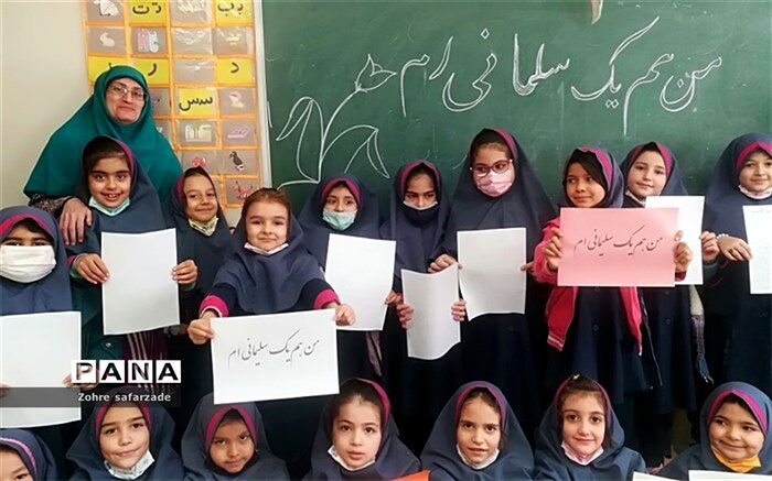 اجرای گسترده و عظیم برنامه‌های دهه بصیرت و شهادت حاج‌قاسم در مدارس رودهن