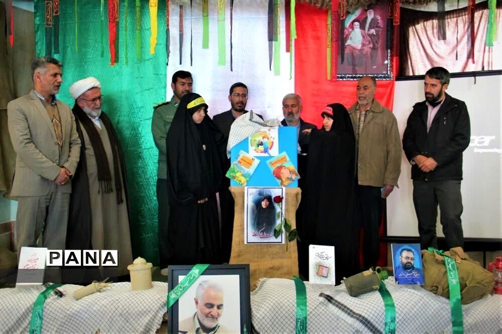 رونمایی از کتاب عمو قاسم بمناسبت سالروز شهادت سردار سلیمانی در ابرکوه