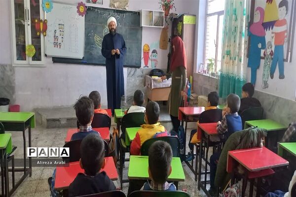بازدید نماینده مجلس شورای اسلامی شهر ترشیز از مدارس کاشمر