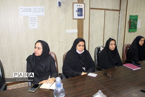 جلسه مربیان سازمان دانش‌آموزی منطقه آب‌پخش استان بوشهر