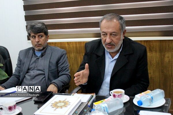 جلسه مدیران مدارس رویش انقلاب بوشهر
