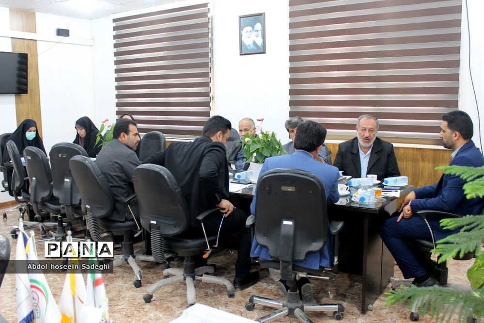 جلسه مدیران مدارس رویش انقلاب بوشهر