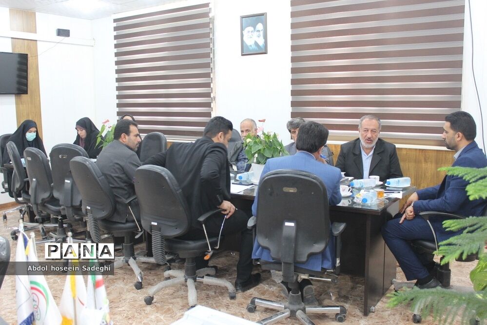 جلسه مدیران مدارس رویش انقلاب بوشهر