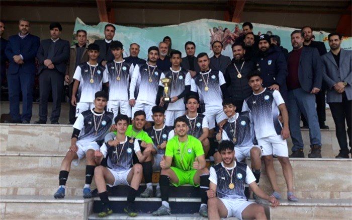 دانش‌آموزان ناحیه دو شهرری در رقابت‌های فوتبال پسران استان خوش درخشیدند