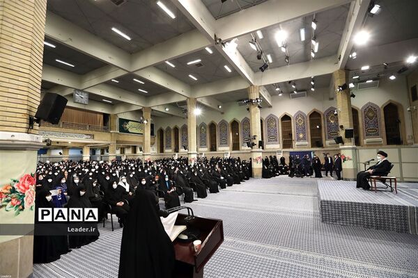 دیدار جمعی از بانوان فرهیخته کشور با رهبر انقلاب اسلامی