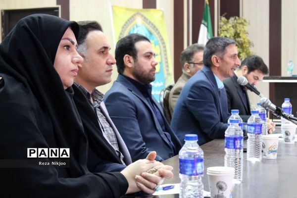 نشست فصلی مدیران مدارس ناحیه یک بهارستان