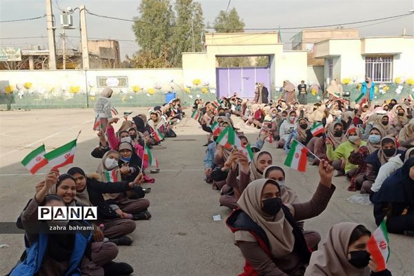 بزرگداشت سالروز شهادت سپهبد شهید حاج‌قاسم‌سلیمانی در دبیرستان داربر جهرمی ناحیه۳ شیراز