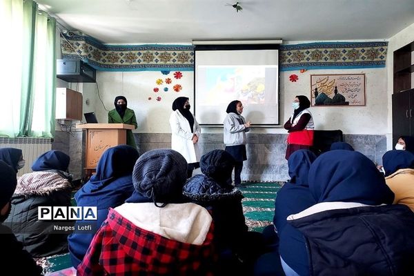برگزاری جلسه آموزشی طرح  دادرس هلال احمر در دبیرستان پروین اعتصامی یک