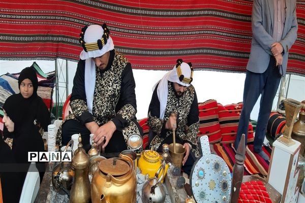 برپایی غرفه‌های محصولات فرهنگی و سنتی در سومین یادواره شهدای فرهنگی و دانش‌آموز خوزستان در اهواز