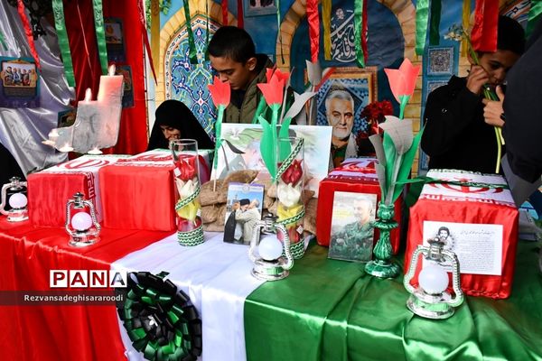 برپایی غرفه‌های محصولات فرهنگی و سنتی در سومین یادواره شهدای فرهنگی و دانش‌آموز خوزستان در اهواز