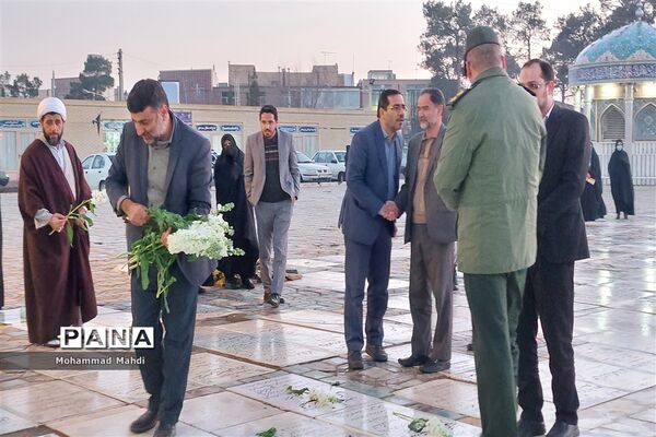 غبار روبی مزار مادران شهدای شهرستان نایین