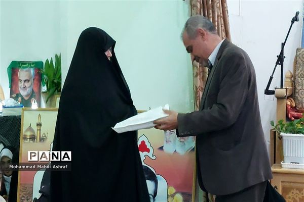 تکریم از مادران و همسران شهدای شهر بافران