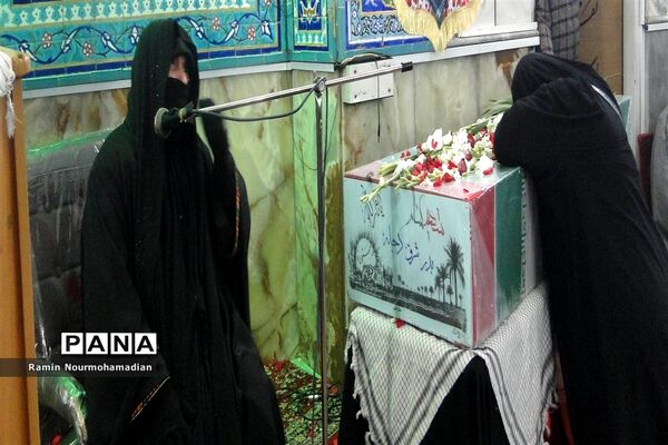 وداع نسل سلیمانی‌ها با شهید گمنام