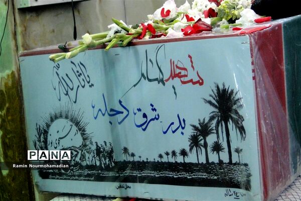 وداع نسل سلیمانی‌ها با شهید گمنام