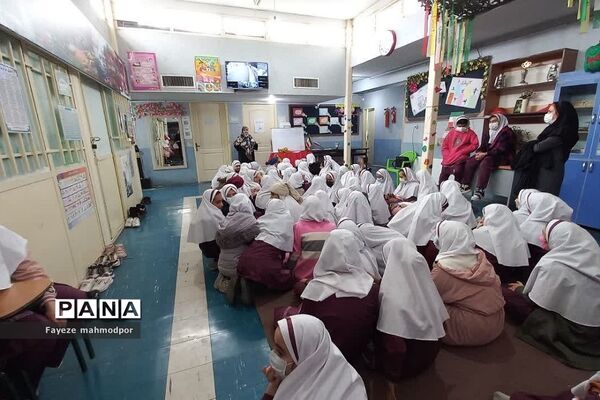 برگزاری کارگاه مهارت زندگی تفکر خلاقانه و نقاد در دبستان حضرت زهرا(س) یک رودهن