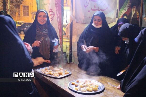 برپایی ایستگاه صلواتی توسط سازمان دانش‌آموزی استان سمنان‌