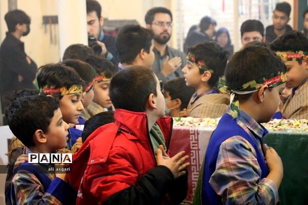 وداع خاطره‌انگیزدانش‌آموزان شهریار با شهدای گمنام