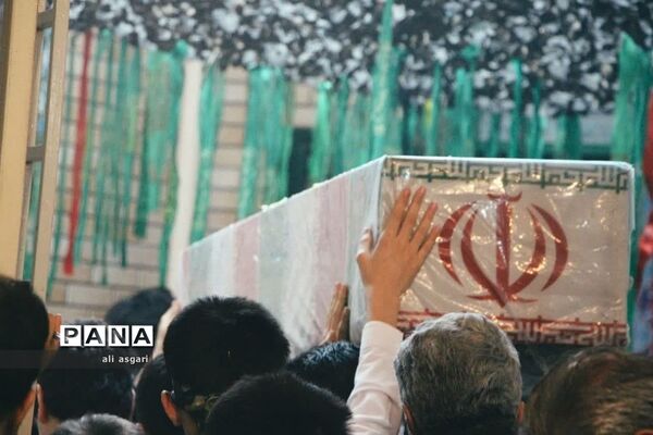وداع خاطره‌انگیزدانش‌آموزان شهریار با شهدای گمنام