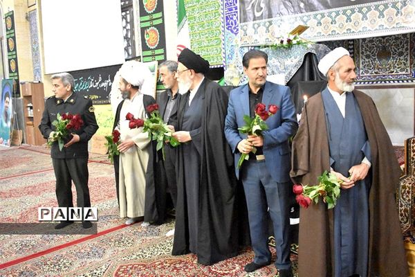 مراسم تکریم مادران و همسران شهدا در بهاباد