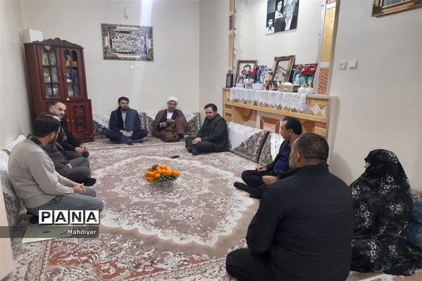 تقدیر از خانواده‌های شهدا بخش جوادآباد در سالروز وفات حضرت ام‌‌‌البنین(س)