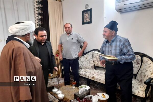 تقدیر از خانواده‌های شهدا بخش جوادآباد در سالروز وفات حضرت ام‌‌‌البنین(س)