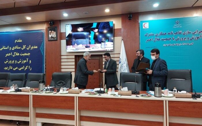 مدیرکل آموزش و پرورش چهارمحال و بختیاری جزء ۵ مدیرکل برتر کشور قرار گرفت
