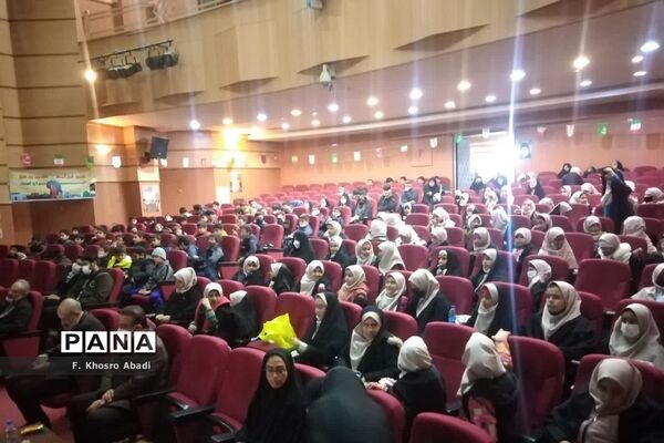 برپایی نشست معرفی کتاب «حاج قاسم و پرواز نقاشی‌ها» در قم