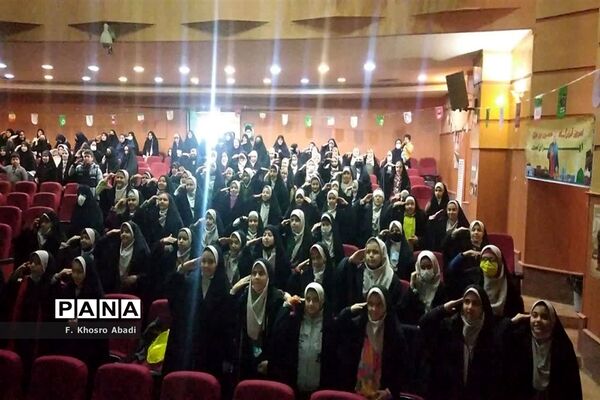 برپایی نشست معرفی کتاب «حاج قاسم و پرواز نقاشی‌ها» در قم