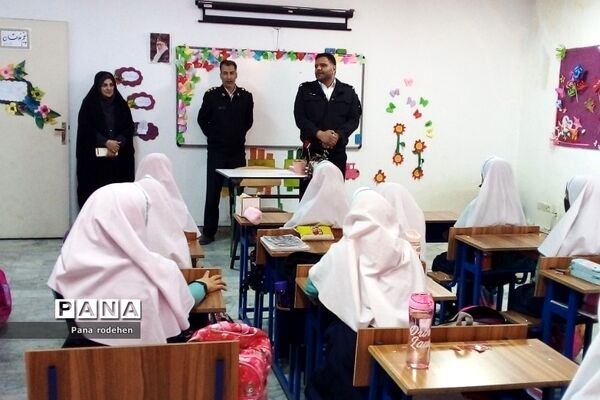 جلسه آموزشی طرح ترافیک و عبور و مرور دانش‌آموزان هنگام مدرسه در دبستان سما۲ رودهن