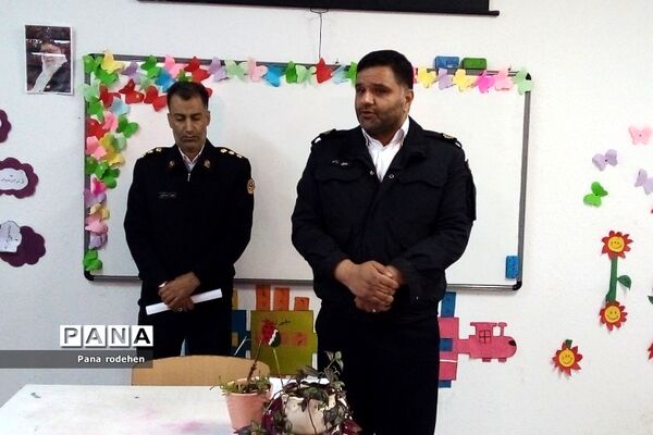 جلسه آموزشی طرح ترافیک و عبور و مرور دانش‌آموزان هنگام مدرسه در دبستان سما۲ رودهن