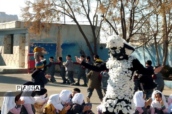 اجرای نمایش قوانین راهنمایی و رانندگی در مدرسه امام محمد باقر(ع) شهر جوادآباد