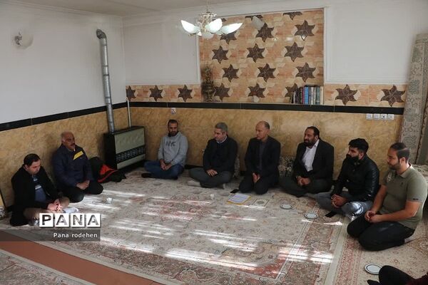 دیدار فرماندار شهرستان دماوند با خانواده شهدا در هفته تکریم مادران و همسران شهدا