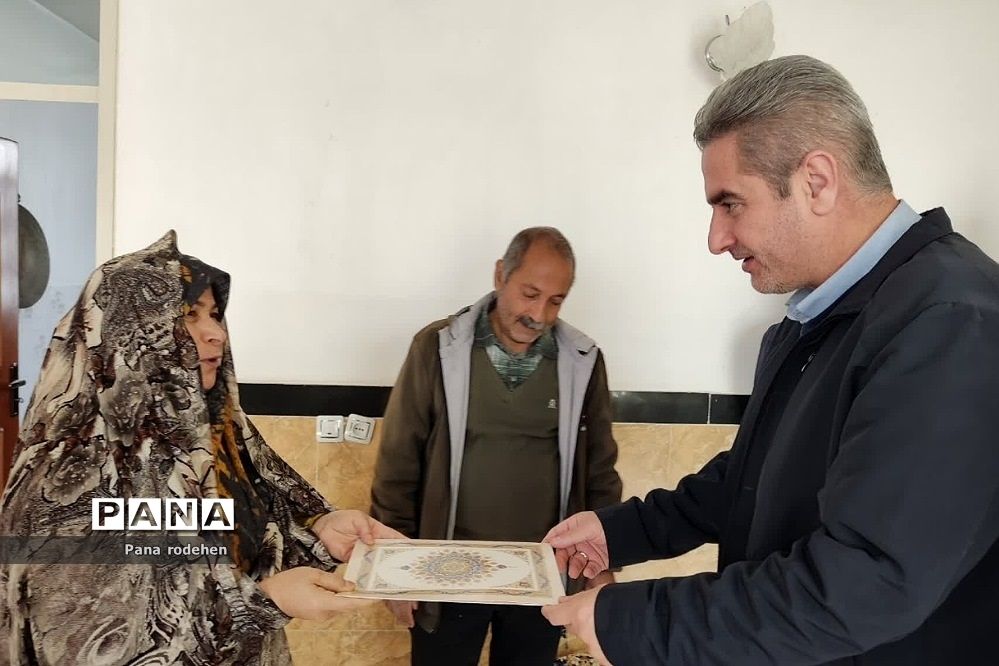 دیدار فرماندار شهرستان دماوند با خانواده شهدا در هفته تکریم مادران و همسران شهدا