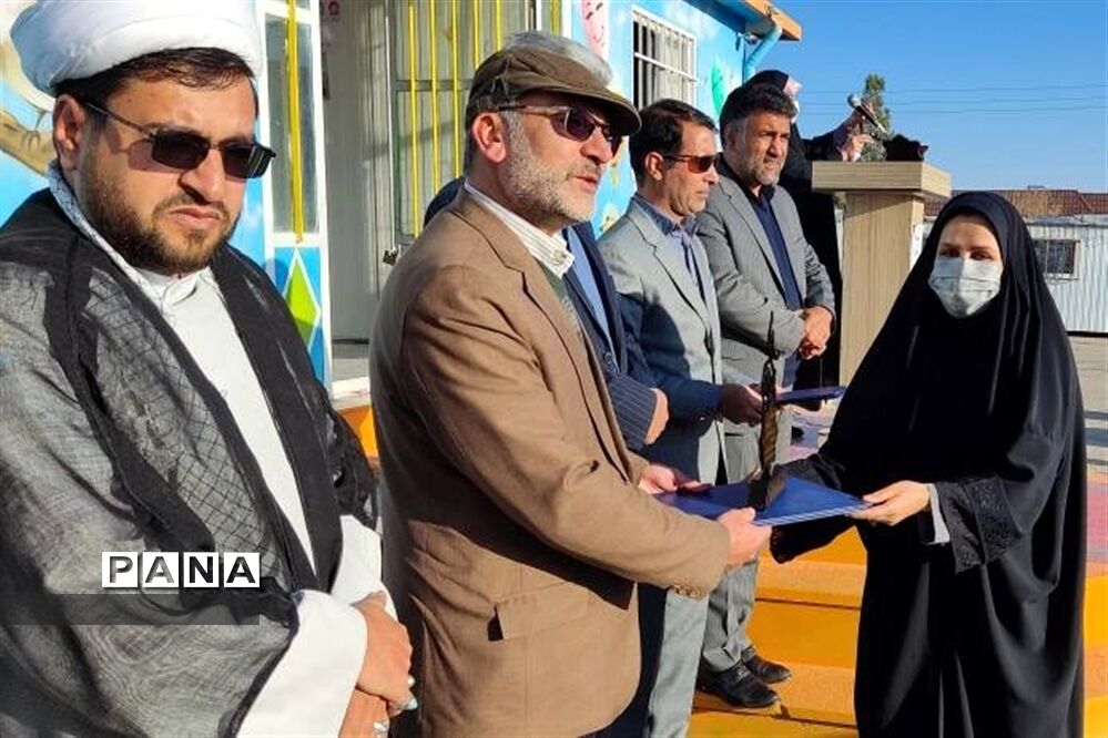 مراسم تجلیل از معلمان جهادگرشهرستان درمیان