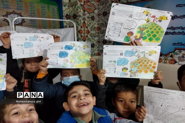 برپایی نمایشگاه نقاشی توسط دانش‌آموزان مدرسه مزرعه صفادشت