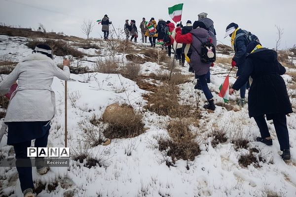 کوهپیمایی دانش‌آموزان دختر سازمان دانش‌آموزی آذربایجان غربی