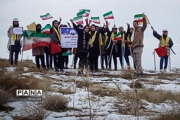 کوهپیمایی دانش‌آموزان دختر سازمان دانش‌آموزی آذربایجان غربی