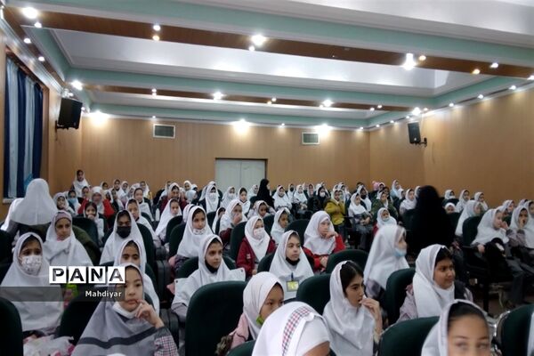 نمایش انیمیشن لوپتو برای دانش‌آموزان مدرسه کوثر بخش جوادآباد
